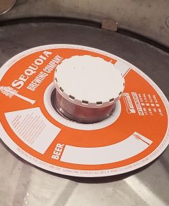 1 color keg collar sample without adhesive placed on keg with white keg cap